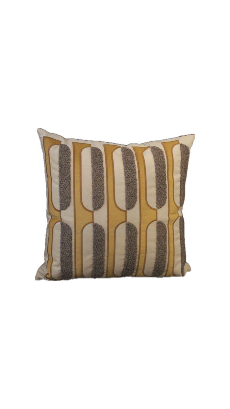 ALMOHADÓN VEL OFF 52X52 C/APLIC+BORD REL BCL DOURADO COD. 012-47