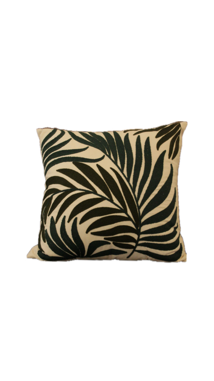 ALMOHADÓN SARJA CRU 52X52 BORD SOUTACHE FOLHAGEM VERDE COD. 101-25